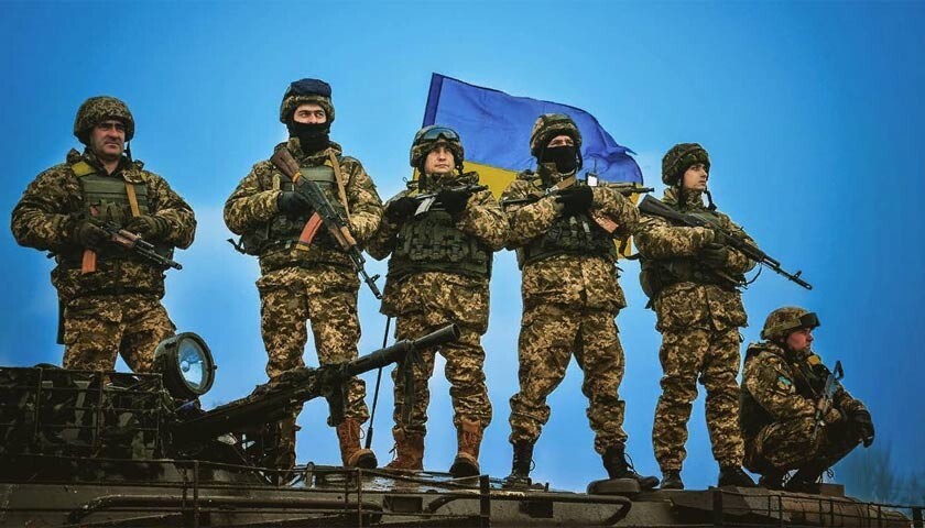 Российская армия потеряла в Украине больше 11 тысяч человек, почти тысячу боевых бронированных машин, 290 танков и другую технику.