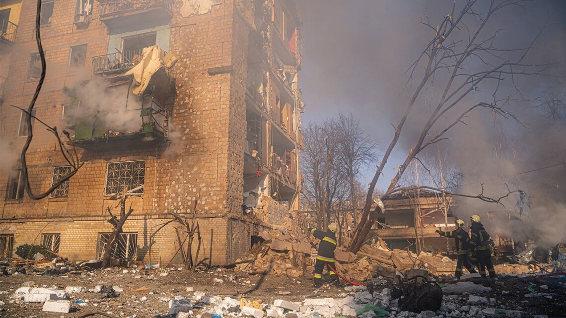 С начала войны в Киеве погибли 222 человека, 889 были ранены. Кроме того, были повреждены почти 40 домов, школы, детсады.