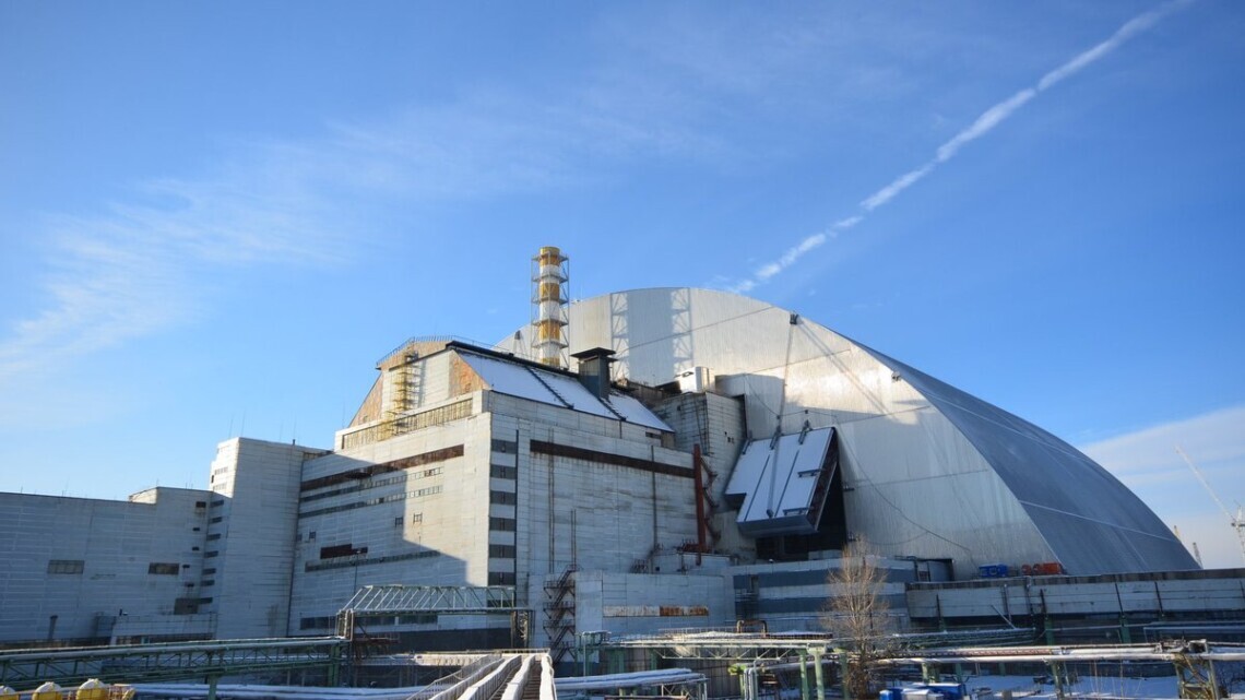 Держатомрегулювання налагодило канали зв'язку з персоналом Чорнобильської АЕС на майданчику, через керівництво електростанції в місті Славутич.