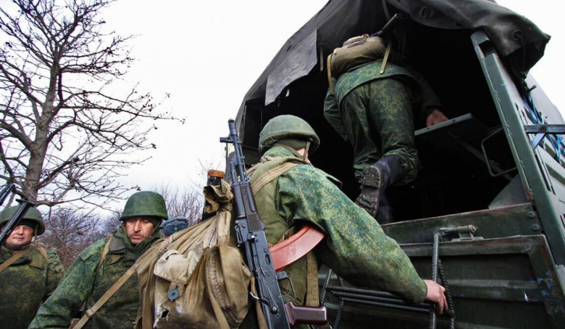 На оккупированной территории Донецкой области мобилизационный возраст подняли с 55 до 65 лет. В Луганской области активно мобилизуют студентов.