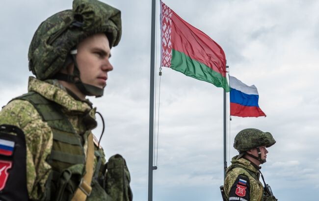 Силовые органы Беларуси начали задерживать граждан за съемку военной техники - их обвиняют в содействии экстремизму.
