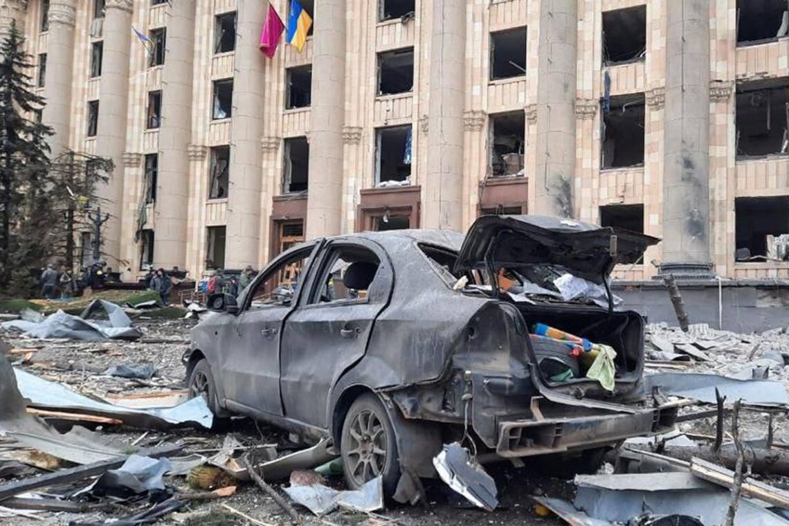 З дня авіаудару по харківській площі Свободи та будівлі ХОДА на вулиці Сумській з-під завалів дістали тіла 24 загиблих.