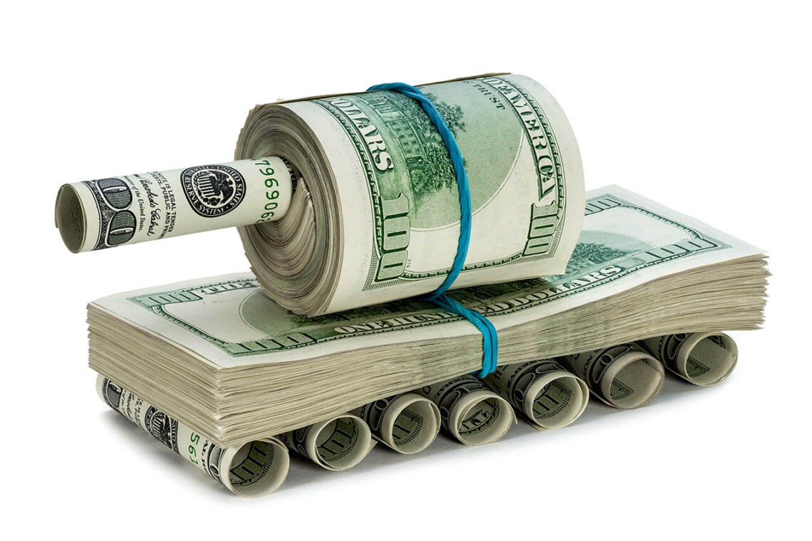 Месяц боевых действий в Украине обходится россии в 623 млрд долларов, это дорого по сравнению с другими войнами. Такими темпами россии хватит на месяц-два, считает эксперт.