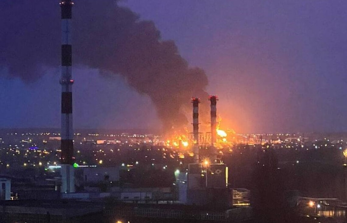 У російському місті Белгород сталася масштабна пожежа на нафтобазі. Місцева влада вже знайшли український слід.
