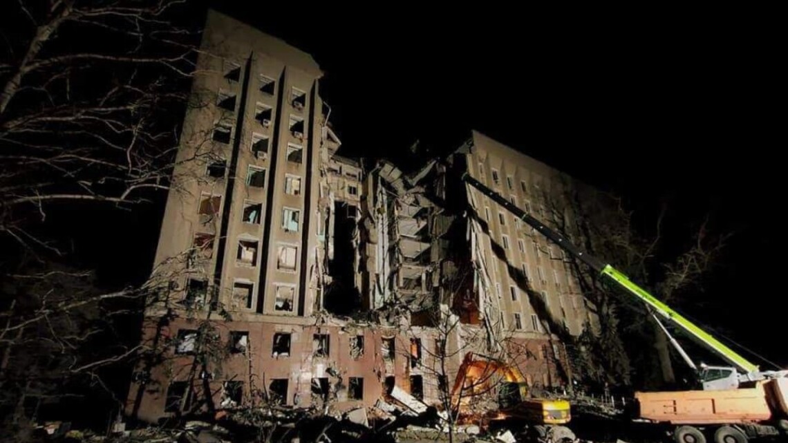 В результате ракетного удара по зданию Николаевской ОГА погибли 24 человека – тела 23 нашли под завалами и один человек умер в больнице.