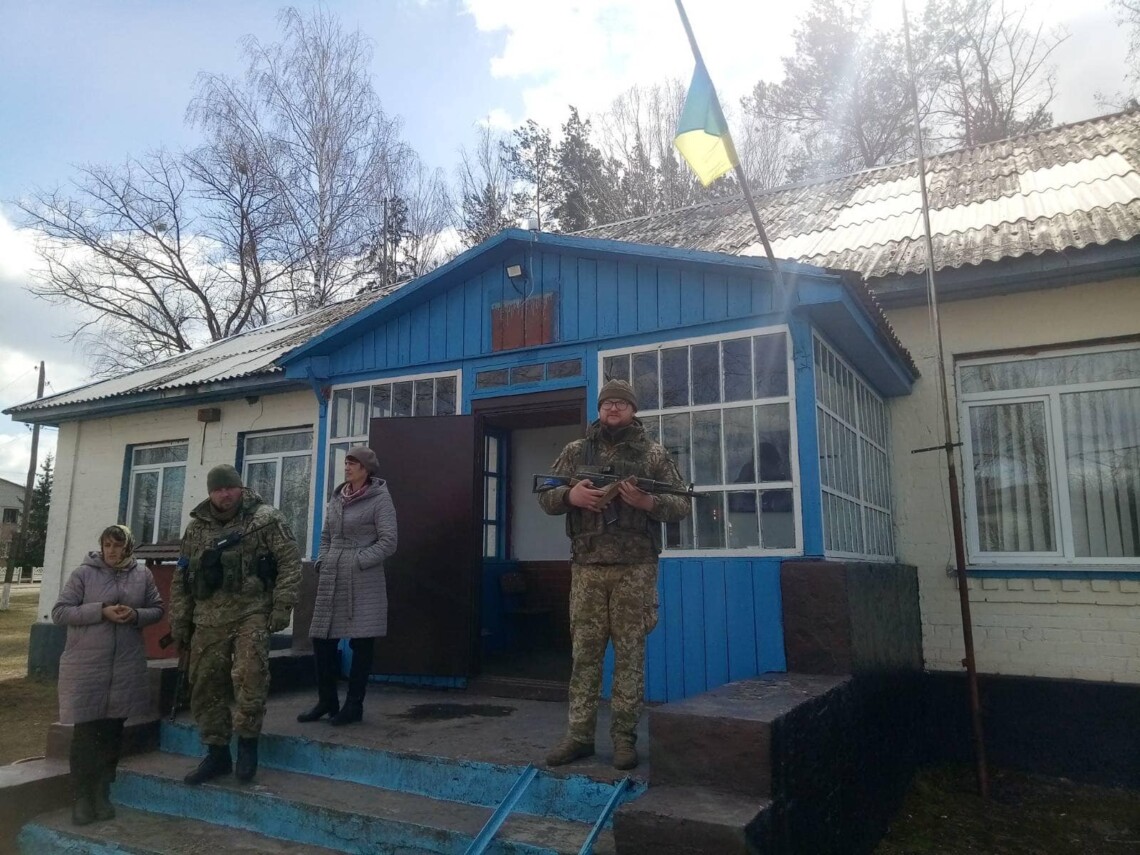 Українській бійці прикордонної служби забезпечують охорону трьох пунктів пропуску на держкордоні з окупантами та Білоруссю.