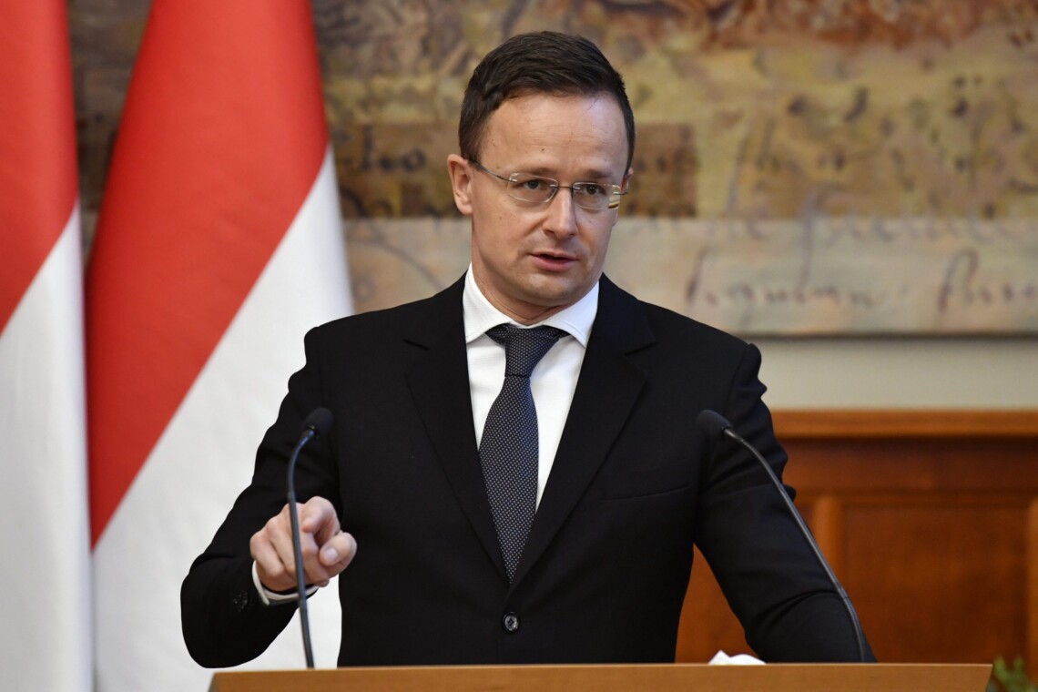 Венгрия вызывает украинского после из-за оскорблений в адрес страны. Глава МИД Петер Сийярто заявил, что неприемлемо оценивать решение венгерского народа.