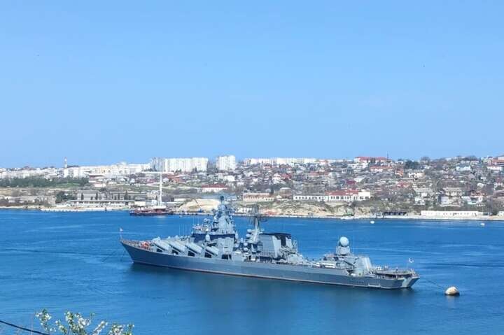 Ракетний крейсер Чорноморського флоту країни-агресора три дні тому стояв на якорі в Севастопольській бухті.