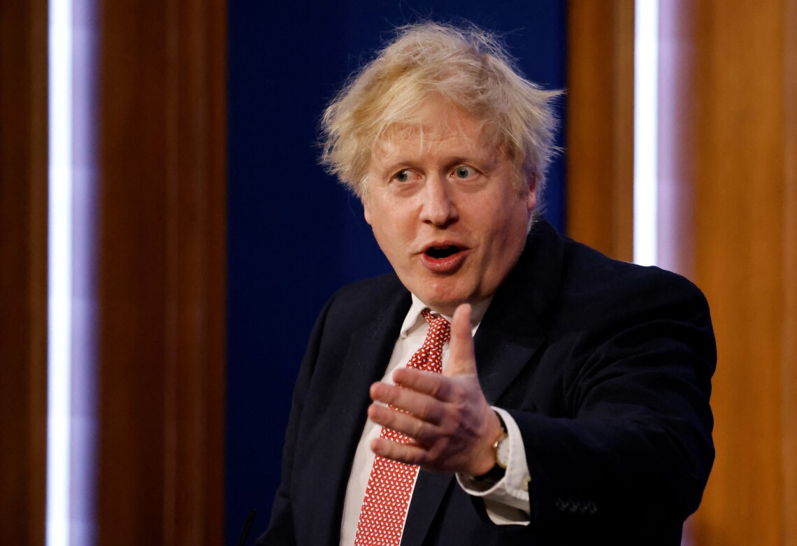 Премьер Великобритании Борис Джонсон не понимает, как Украина может вести переговоры с путиным. Он сравнил это с переговорами с крокодилом, у которого в пасти твоя нога.