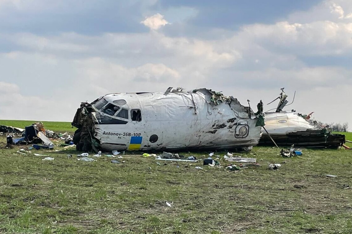 Запорожская областная военная администрация опубликовала видео с места падения самолета АН-26.