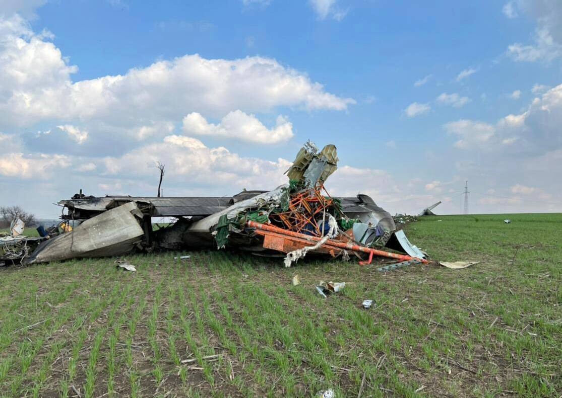 Погані погодні умови в районі польоту Ан-26 призвели до катастрофи, в якій загинула одна людина, а ще двоє були поранені