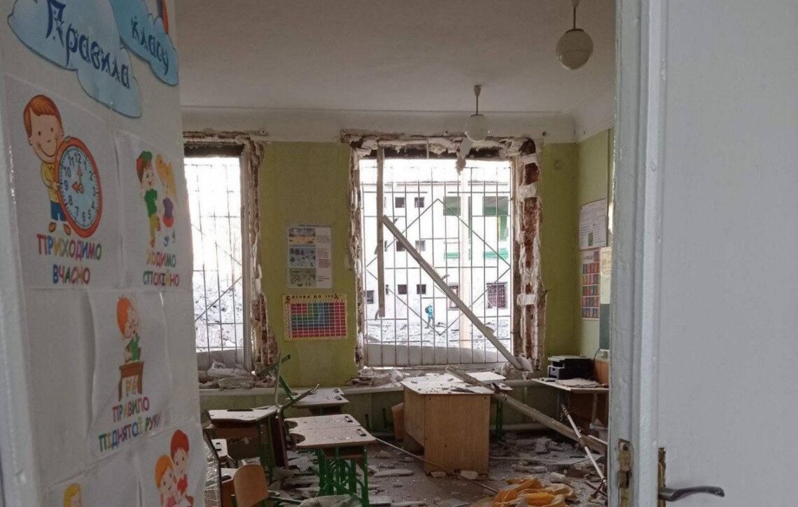 За два місяці війни в Україні зруйновано 17 закладів дошкільної освіти. Також зруйновано понад 70 шкіл.
