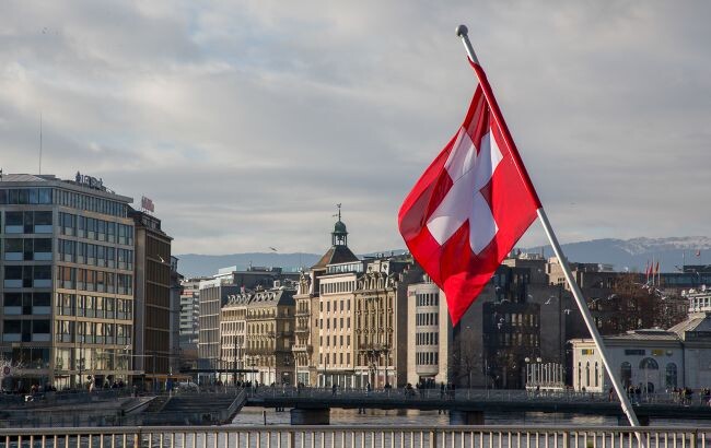 Швейцарія запровадила нові санкції проти росії, які передбачають заборону імпорту вугілля, деревини, цементу, морепродуктів та ікри.