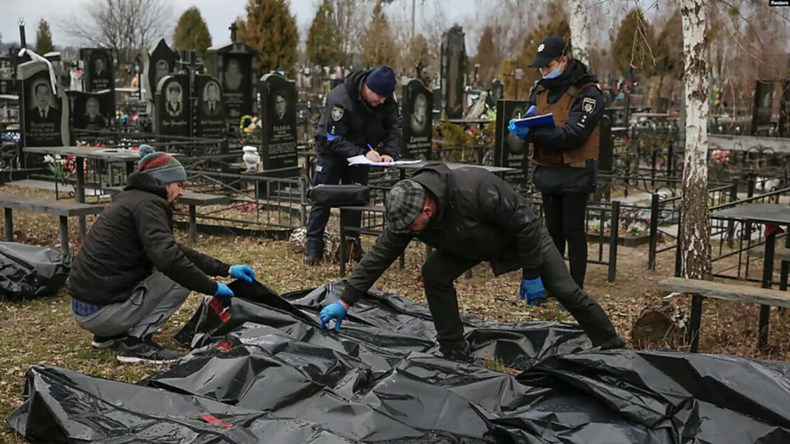 В Киевской области действительно нашли новое массовое захоронение, но 900 человек - это общая цифра погибших, обнаруженным в этой местности