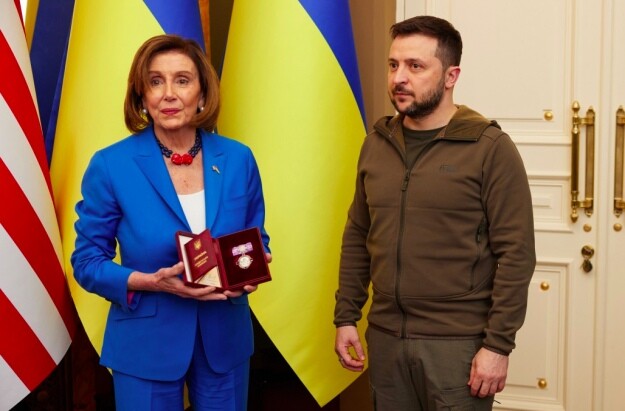 В Офисе президента Украины рассказали детали встречи Владимира Зеленского со спикером Палаты представителей США Нэнси Пелоси, прибывшей с визитом в Киев.