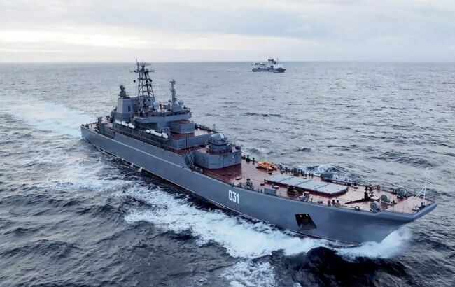Після чергового обстрілу силами ЗСУ острова Зміїний російські війська активізували свій флот у Чорному морі, зберігається загроза ракетного удару по території України.