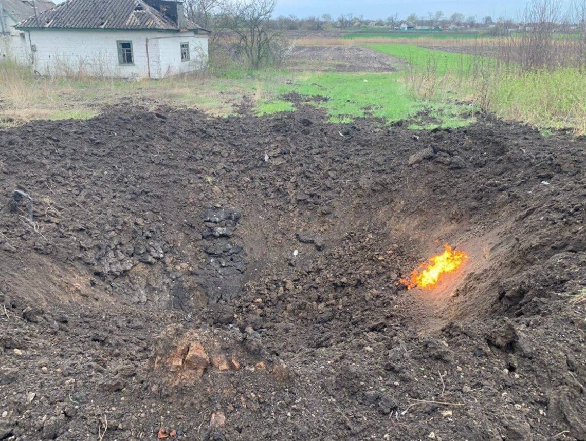Оккупанты за утро дважды обстреляли Синельниковский район. Ракета разрушила склад с зерном, также было попадание в свинокомплекс.
