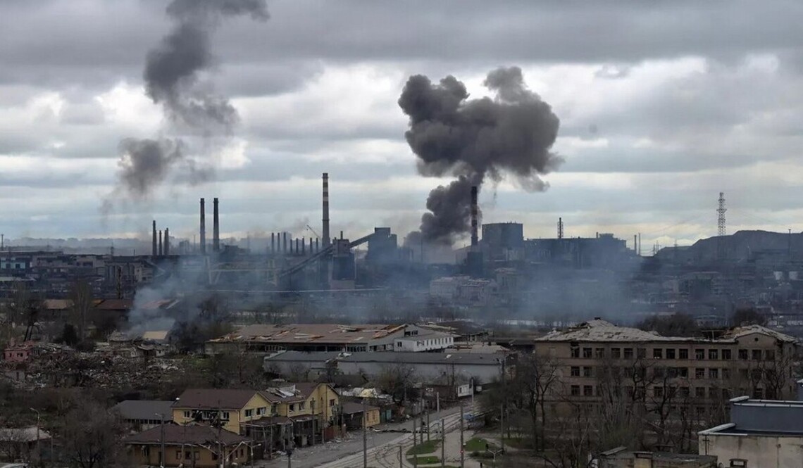 Оккупанты начали штурм завода Азовсталь в Мариуполе. Перед этим российская авиация бомбила завод.