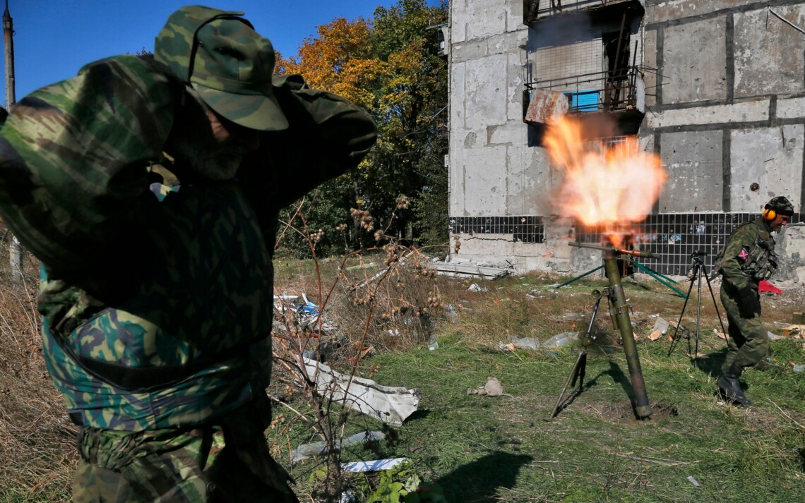 Російські окупаційні війська продовжують обстріл українських території в районі населених пунктів на Сумщині, які розташовані поблизу кордону.