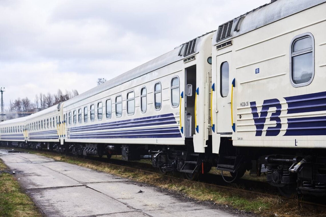 Какие поезда задерживаются в Украине 4 мая из-за обстрелов железной дороги. Список от Укрзализныци.