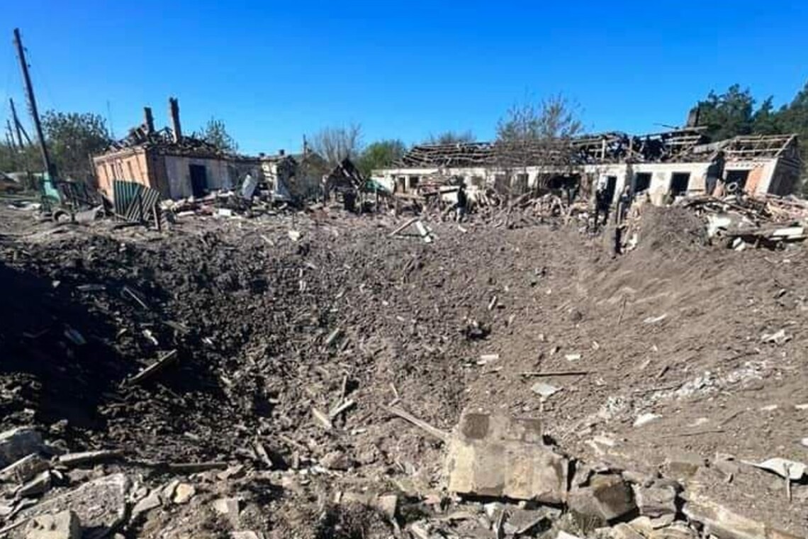 У ніч із 6 на 7 травня російські окупанти знову обстріляли Краматорськ Донецької області. Внаслідок обстрілу зруйновано 15 будинків.