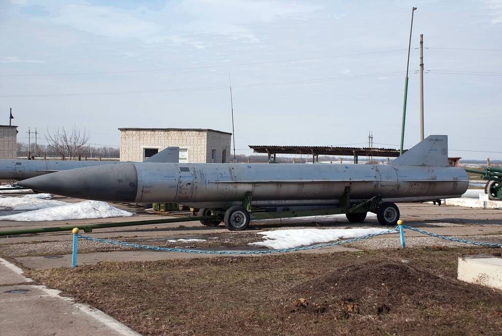 Армия рф впервые применила для ударов по Украине советские крылатые ракеты Х-22. Это может говорить о том, что в россии действительно заканчиваются запасы ракет Искандер и Калибр.