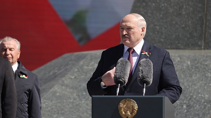 Самопровозглашенный президент Беларуси заявил, что это якобы западные элиты столкнули украинцев и россиян.