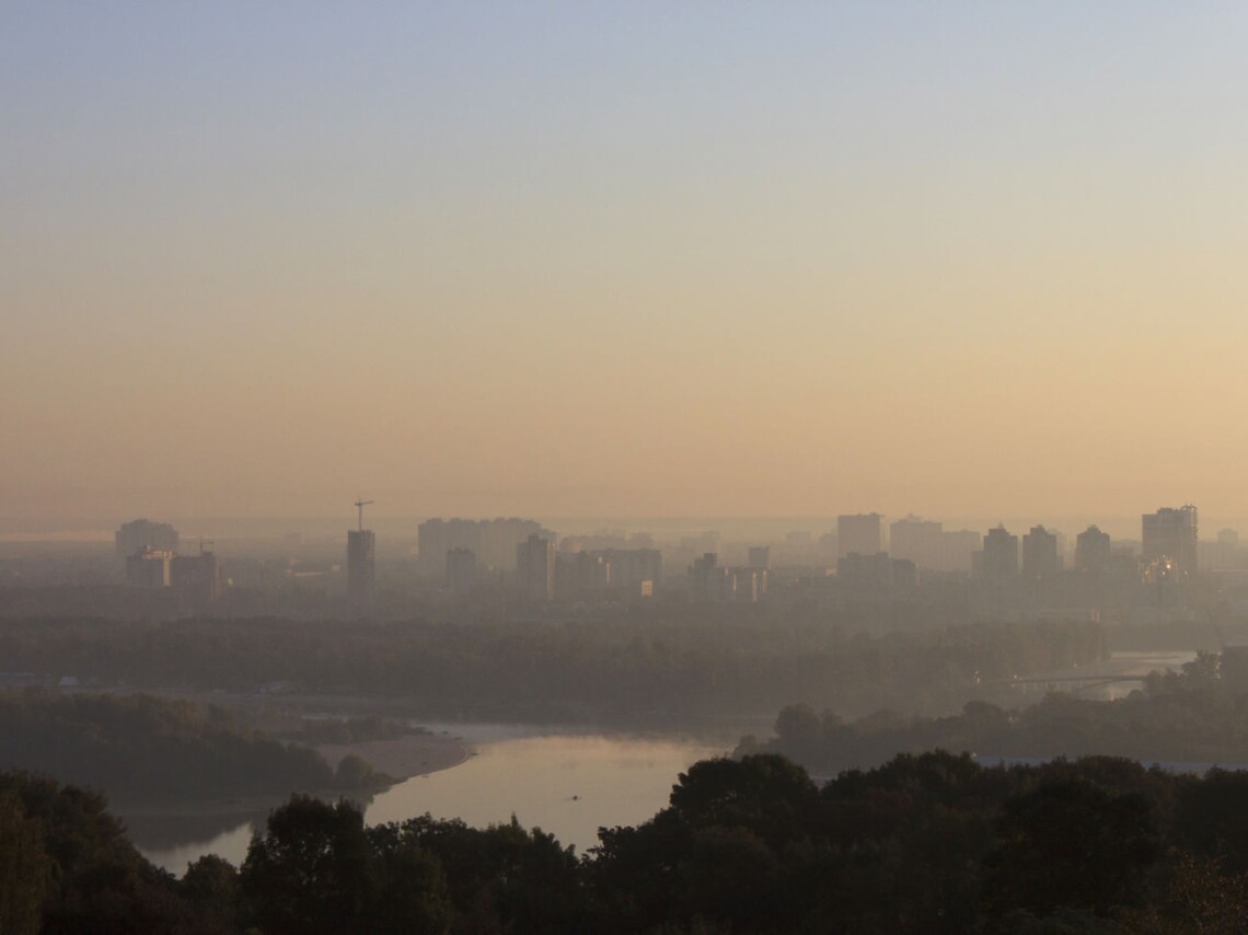 У Святошинському, Оболонському та Подільському районах Києві погіршилася якість повітря через пожежі в екосистемах області.