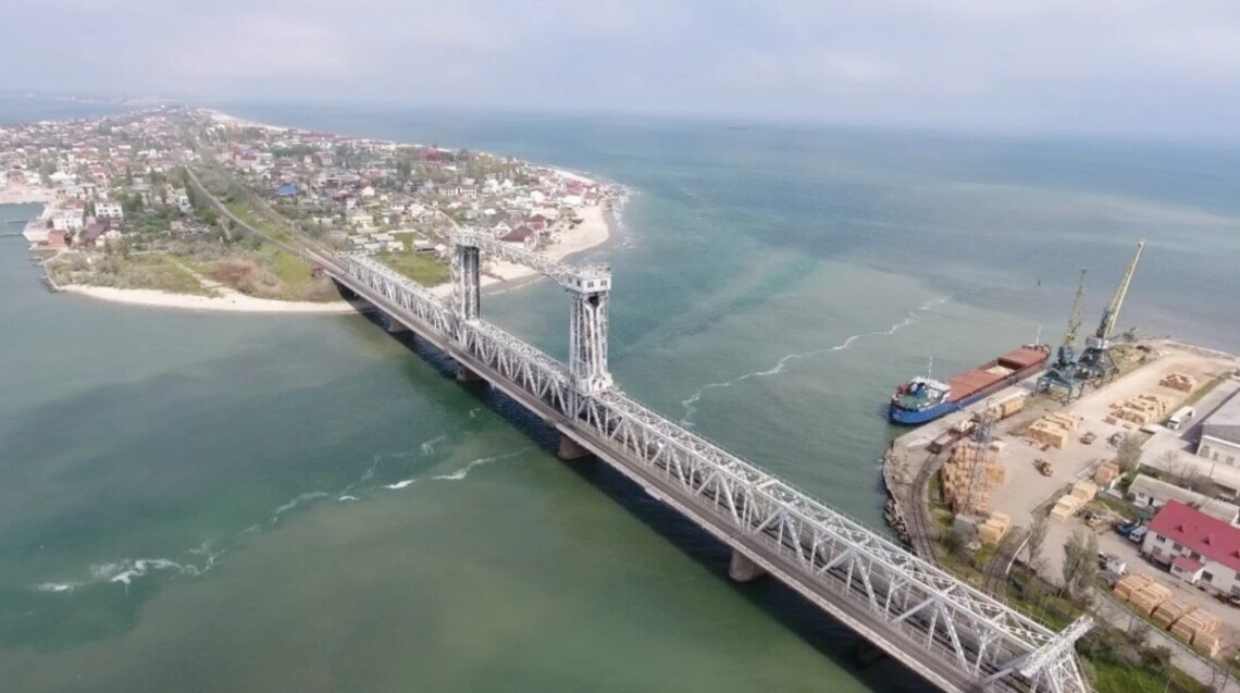 Оккупанты выпустили ракету по Одесской области, уже в четвертый раз атаковали мост через Днестровский лиман.