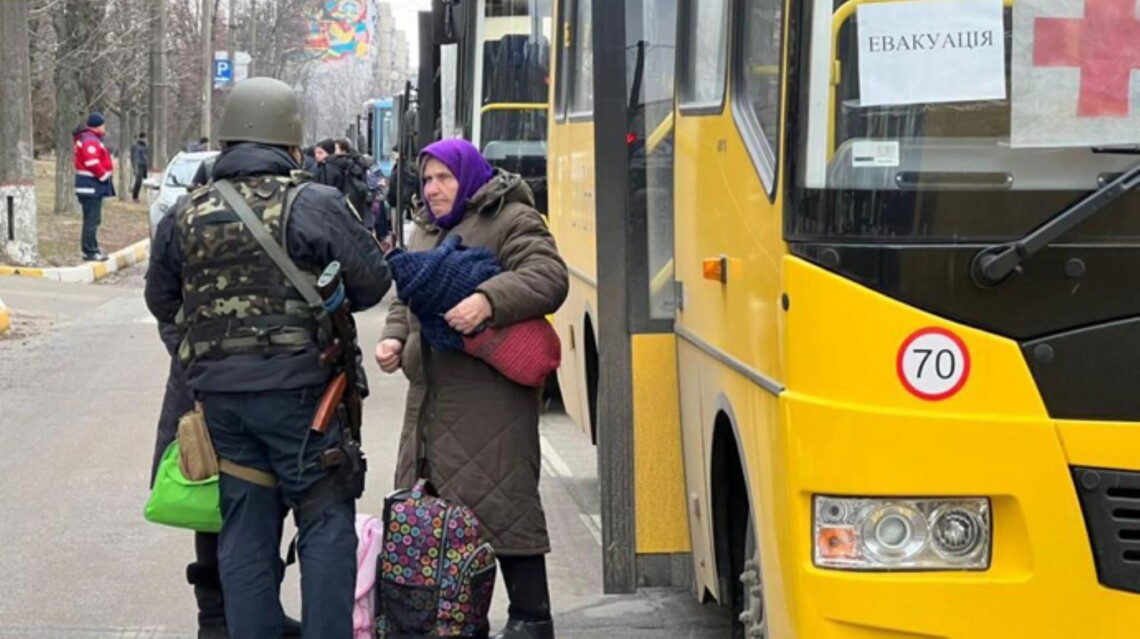 Из-за постоянных боев с российскими оккупантами возле Гуляйполя Запорожской области жителей города просят эвакуироваться в более спокойные населенные пункты.