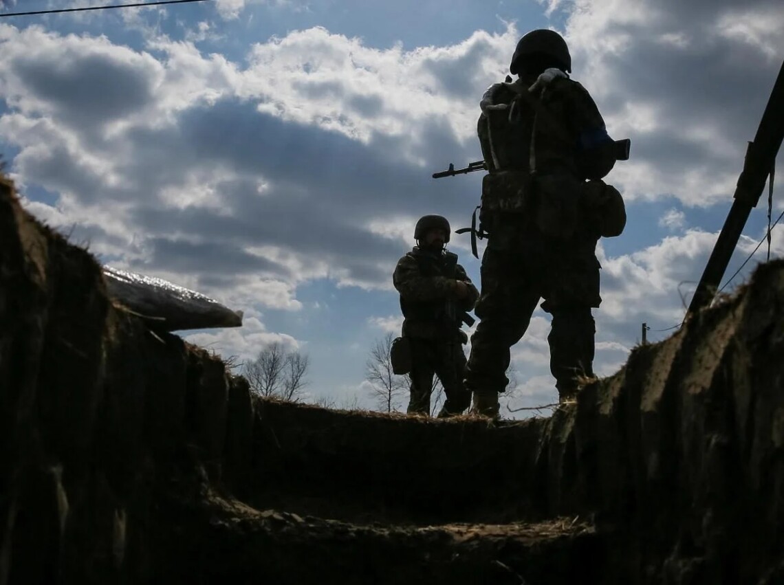 Украинская армия успешно оттесняет россиян к границе в Харьковской области. Если контрнаступление будет успешным, это парализует наступательные операции рф в районе Изюма.