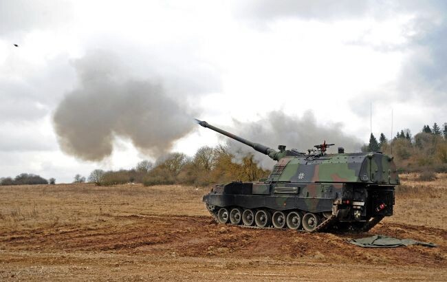 Гаубицы Panzerhaubitz 2000, «зенитные танки» и другое вооружение готовится к отправке. Поставки анонсировал спикер германского правительства Штеффен Гебештрайт.