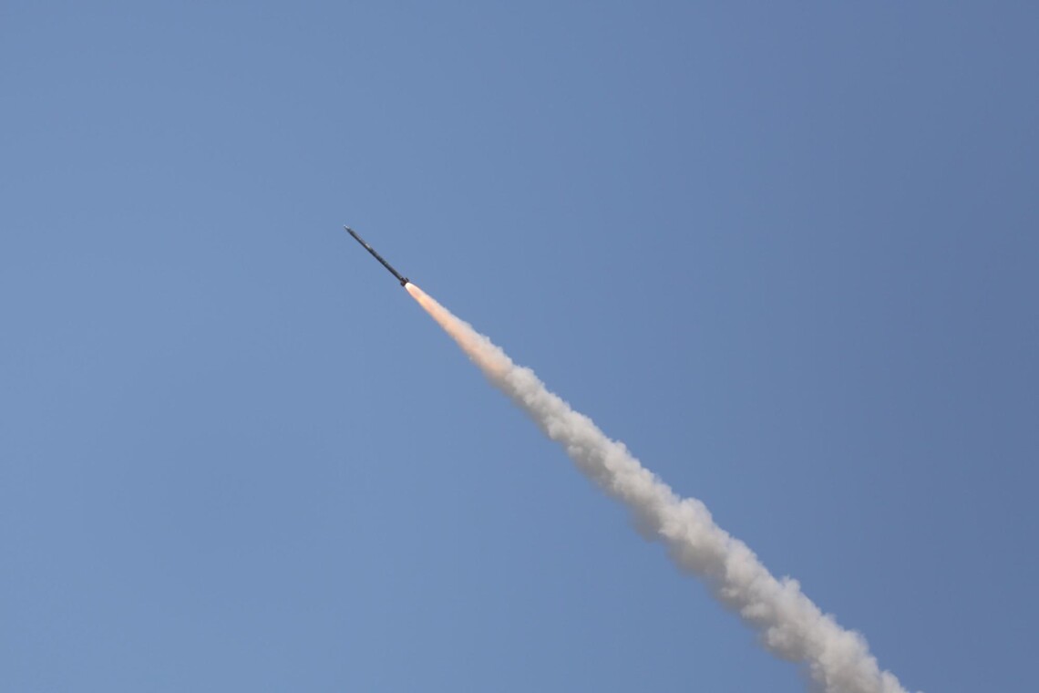 Украинские военнослужащие сил ПВО сбили ракету российских оккупационных войск, пролетавшую над Николаевщиной.