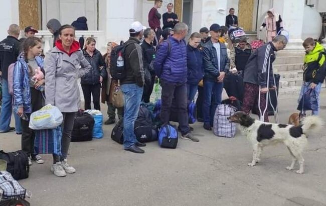 У вівторок, 17 травня, окупанти обстріляли з «Градів» автобус із евакуйованими із Сєверодонецька та Лисичанська Луганської області.