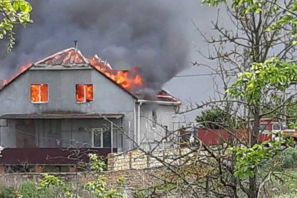 Російські окупанти обстріляли смт Чорнобаївка Херсонської області, внаслідок чого загинув місцевий житель.