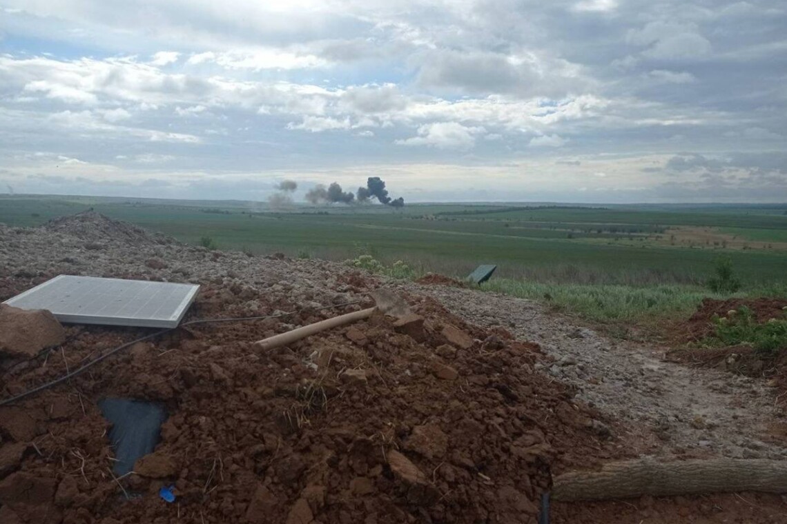 Українські військовослужбовці сьогодні вдень знищили російський дозвуковий штурмовик Су-25 у Луганській області.