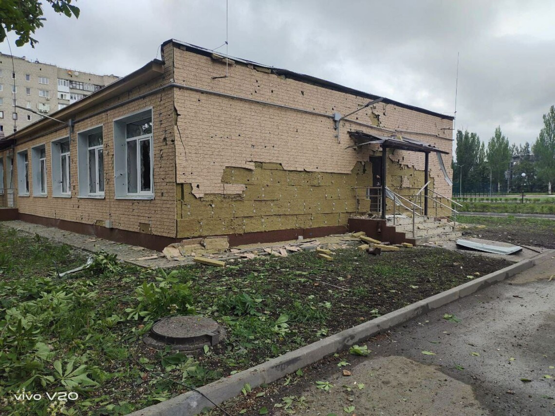 Російські окупаційні війська за останню добу зруйнували 80 цивільних об'єктів у Луганській і Донецькій областях, а також вбили та поранили понад 10 цивільних.