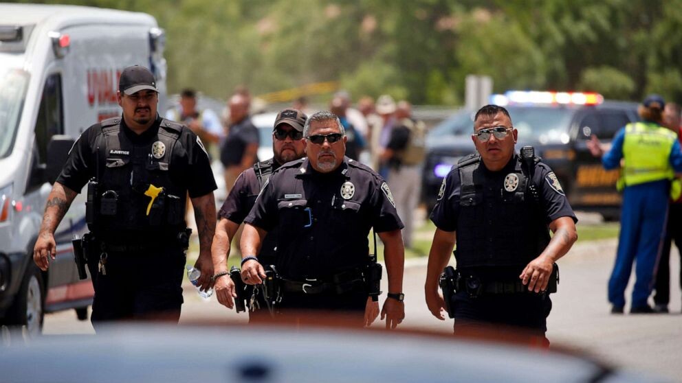 У початковій школі в штаті Техас відбулася масова стрілянина, внаслідок якої загинули щонайменше 19 дітей та двоє дорослих. Підозрюваний також мертвий.