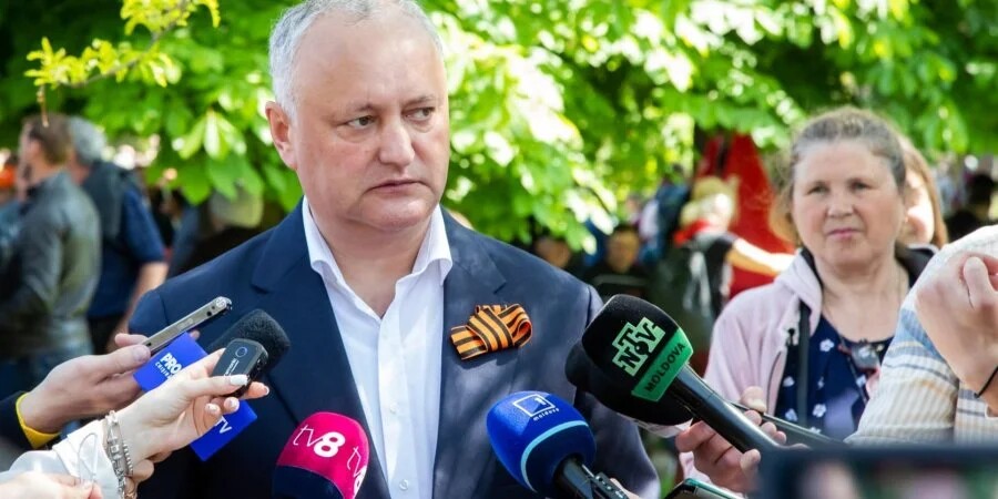 Суд Молдови відправив під домашній арешт експрезидента країни Ігоря Додона, якого підозрюють у корупції та держзраді.