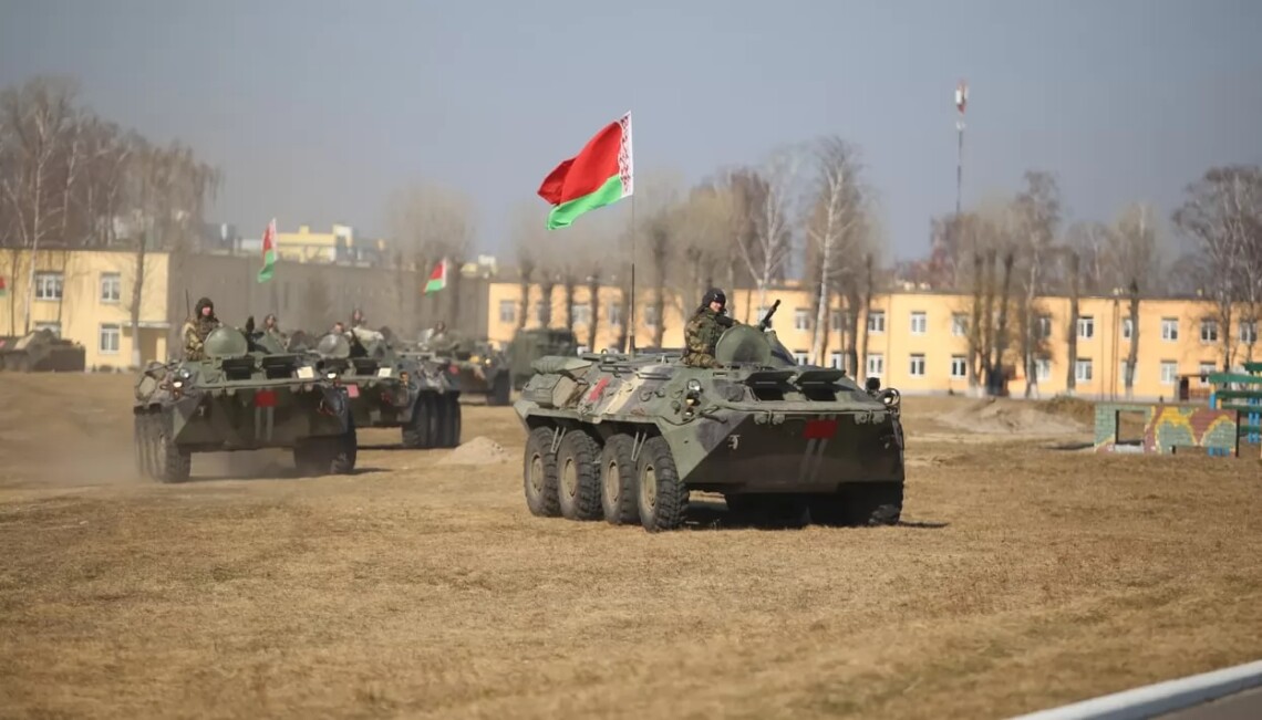 Белорусские СМИ сообщают, что в государственном оборонном ведомстве готовится создать народное ополчение для увеличения войск.