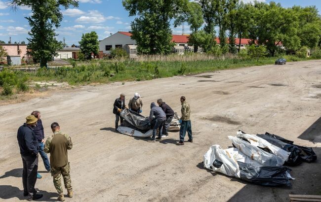 Страна-агрессор уже начала передачу Украине первых погибших бойцов на территории завода «Азовсталь» в Мариуполе.