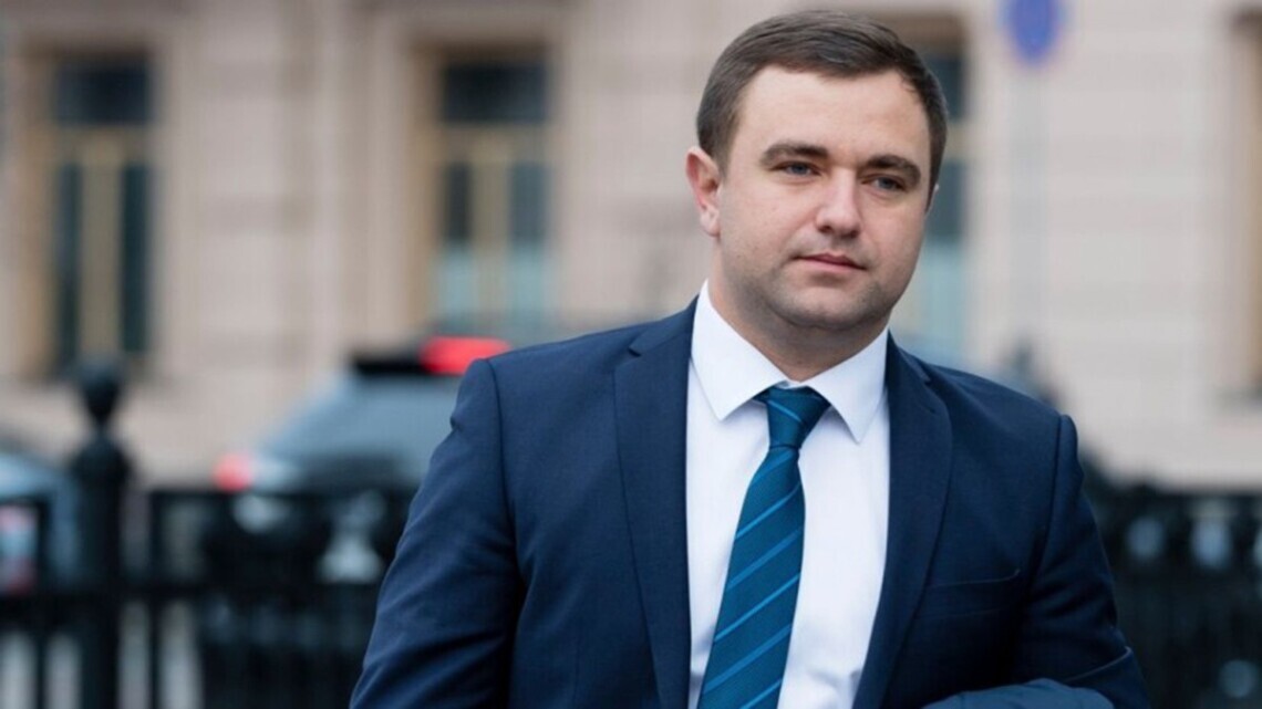 В отношении народного депутата Алексея Ковалева от «Слуги народа» по инициативе ГБР было возбуждено уголовное производство из-за коллаборационной деятельности.