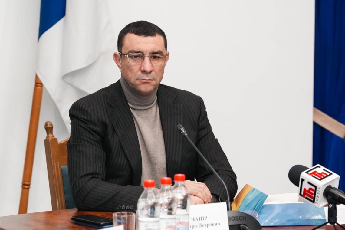 В четверг, 9 июня, по ходатайству САП на НАБУ следственным судьей ВАКС была избрана мера пресечения депутату Одесского облсовета Дмитрию Чапиру.