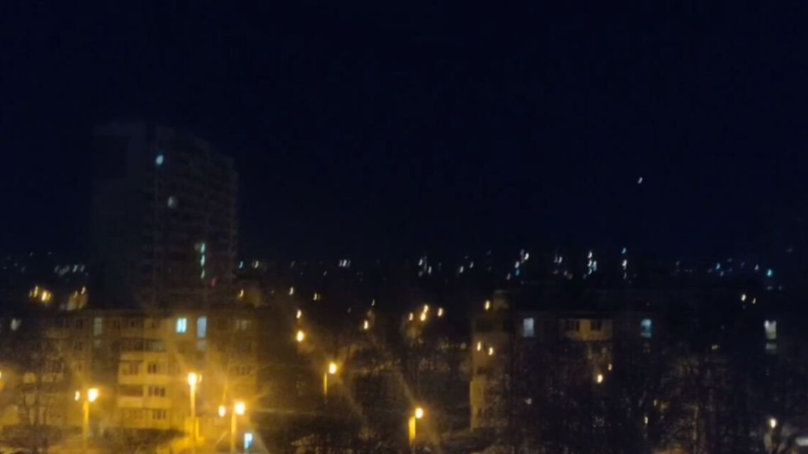 Очевидцы говорят про очень мощную взрывную волну, которая длилась более 20 секунд; предварительно, ракеты прилетели из Белгорода