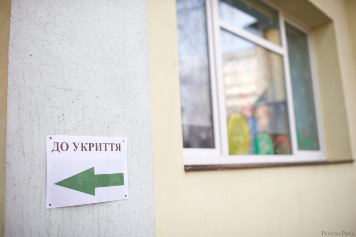По оценке Министерства образования, только в 8 процентах украинских школ, в 1100 заведениях, есть укрытия.