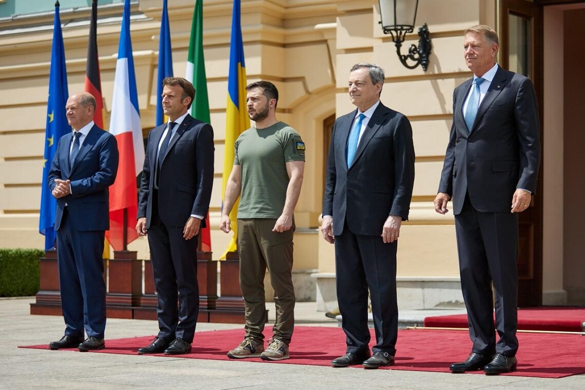Франция, Германия, Италия и Румыния поддерживают предоставление Украине статуса кандидата на членство в ЕС. Завтра вывод даст Еврокомиссия.