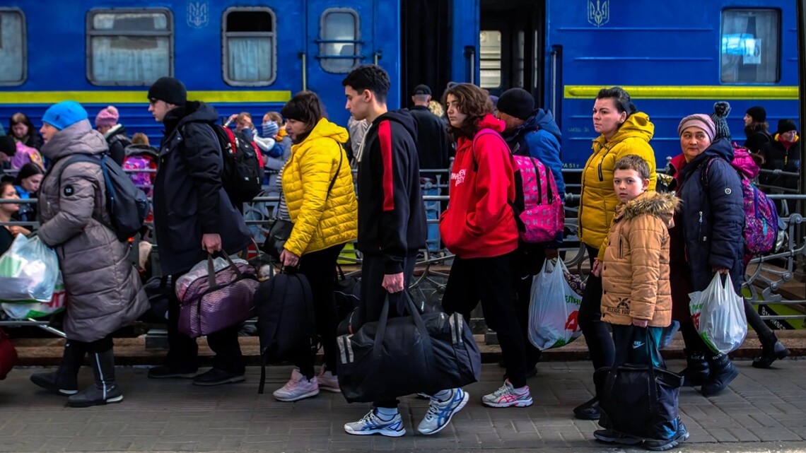 В Европейском центральном банке заявили, что приток украинских беженцев в еврозону поможет ослабить напряженность на рынке труда и уменьшить нехватку рабочей силы.