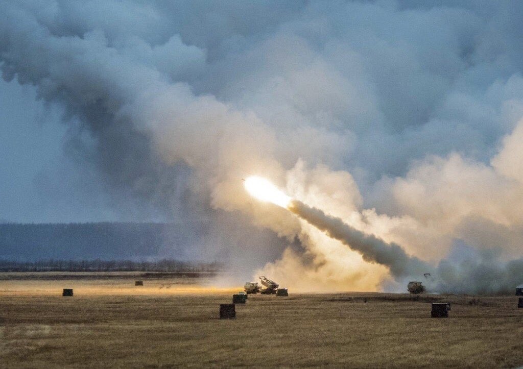 Українські ракетно-артилерійські підрозділі поповнилися американськими системами реактивної артилерії, які були поставлені США в рамках військової допомоги.