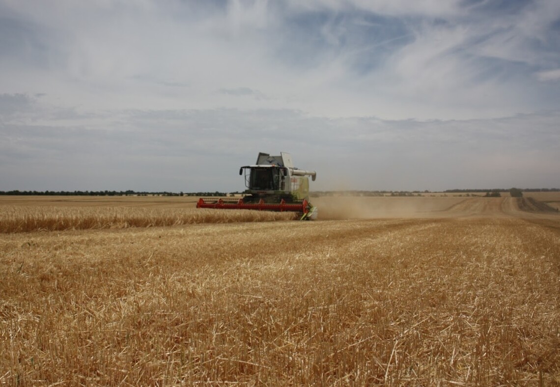 В двух областях Украины - Одесской и Николаевской, аграрии начали уборку ранних зерновых, а также бобовых культур.