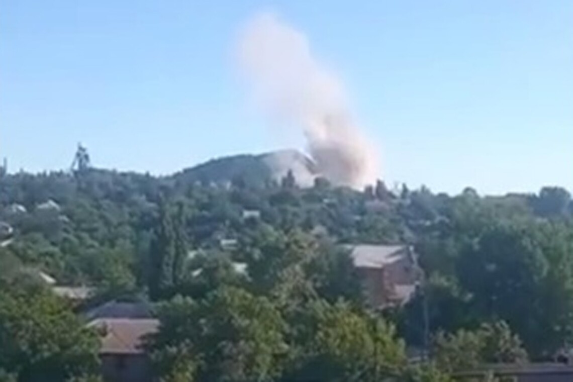 Во оккупированном Перевальске Луганской области 28 июня произошел пожар в воинской части оккупантов.